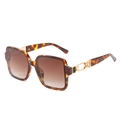 Retro oversized square tortoiseshell sunglasses with golden chain detail on temple - Leopard Frame Gradient Brown Lens
