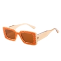Quadratische Retro-Sonnenbrille mit beigem Rahmen, orangefarbenem Webmuster und braunen Gläsern - Beige Tortoise Rahmen Dunkelbraune Gläser