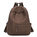 Minimalistische bruine nylon rugzak met diverse zakken en stevig handvat boven - Bruin