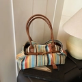 Borsa tote intrecciata a righe colorate con manici in pelle marrone e fibbia dorata decorativa - Marrone