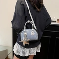 Borsa Boston Y2K in denim blu con finiture argento e ciondolo a forma di stella grande - Senza Ciondolo / Argento