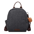 Zaino grigio scuro in tela con dettagli in pelle e ciondolo a forma di orso su fondo bianco - Senza Ciondolo / Nero
