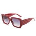 Lunettes de soleil oversize bordeaux avec verres dégradés violets et branches à relief - Monture Rouge Vin Verres Gris Double