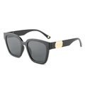 Lunettes de soleil carrées noires avec décor en métal doré ondulé sur les branches - Monture Noire Verres Gris