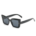 Occhiali da sole cat-eye oversize neri con montatura spessa e dettagli dorati - Montatura Nera / Lenti Nere