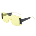 Lunettes de soleil shield oversize avec verres jaunes et branches en métal doré - Monture Noire Verres Jaunes