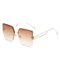 Lunettes de soleil carrées oversize avec verres dégradés marron et monture métal doré - Cadre Doré Thé Dégradé