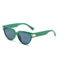 Moderne Vintage Katzenaugen Sonnenbrille in Grün mit dunkelgrauen Gläsern - Grüner Rahmen Graue Gläser