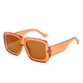 Moderne retro polygoon zonnebril met transparant oranje montuur en bruine glazen - Thee Frame Thee Lenzen
