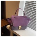 Borsa a tracolla viola effetto coccodrillo e camoscio con catena dorata - Viola