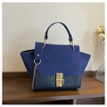 Borsa a tracolla blu motivo coccodrillo con catena d'oro e pelle scamosciata - Blu