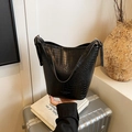 Große schwarze Beuteltasche mit Vintage Krokoprägung und verstellbarem Schultergurt - Kroko-Set (2-teilig) / Schwarzes Taschen-Set