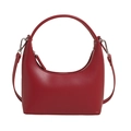 Minimalistische rote Hobo-Bag aus Leder mit eleganter Silhouette und silbernen Details - Rot