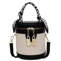 Vista frontale della borsa a secchiello bicolore nero e beige con trama intrecciata e foulard - Nero