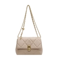 Elegante beige gesteppte Schultertasche mit goldener Kette und verstellbarer Kugelschnalle - Khaki