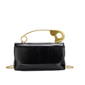 Petit sac en cuir verni noir brillant avec poignée unique en forme d'épingle dorée - Noir