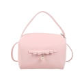 Borsa a mano minimalista rosa chiaro con fiocco decorativo e ciondolo di perla - Rosa
