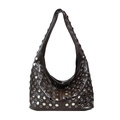 Sac bandoulière punk marron avec rivets métalliques argentés sur fond blanc neutre - Marron