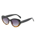 Occhiali da sole cat-eye retrò con montatura nera e tartarugata e rivetti d'oro - Montatura Leopardata Nera Lenti Grigio Sfumato