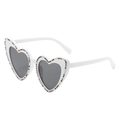 Lunettes de soleil cœur blanches avec strass colorés et verres gris foncé pour femme - Nouveau Style / Standard (incluant facture TVA 13 %) monture blanche verres gris complet