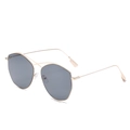 Modische Oversize-Sonnenbrille mit goldenem Metallrahmen, grauen Gläsern und Doppelsteg - Goldener Rahmen Graue Gläser