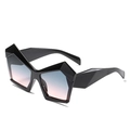 Gafas de sol geométricas oversize con montura negra y lentes degradadas de azul a rosa - Montura Negra Lentes Verde Rosa