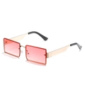 Rectangle sunglasses with bright gold metal frame and red gradient lenses - New Style / Regular (Incl. 13% VAT) Gold Frame Gradient Red Lenses