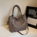 Bolso tote vintage marrón oscuro de cuero suave con correa ajustable para el hombro - Camel
