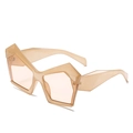 Occhiali da sole alla moda color champagne a forma di casa con lenti geometriche - Montatura Tè Jelly Lenti Tè