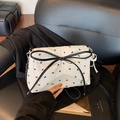 Sac à bandoulière plissé blanc avec nœuds noirs et chaîne argentée pour femme - Blanc Sans Pendentif