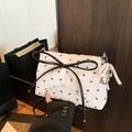 Sac bandoulière blanc plissé à imprimé papillon avec grand nœud en cuir noir - Blanc Avec Pendentif