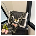 Schicke schwarze Stroh-Umhängetasche mit Perlenbesatz und goldener Kette für Damen - Schwarz