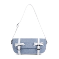 Borsa sottobraccio in denim blu con cinturini in pelle bianca e dettagli con fiocco eleganti - Blu