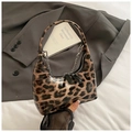 Glänzende Leopard-Unterarmtasche mit Silberkette und modischem Hobo-Mond-Design - Brauner Leopard