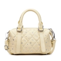 Sac Boston crème chic avec accents de diamants et motif matelassé sur fond blanc - Jaune