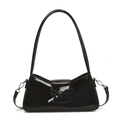 Bolso de hombro en charol negro brillante con detalle de lazo y hebillas plateadas - Negro