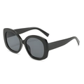 Minimalistische Oversize-Sonnenbrille in Schwarz mit dunkelgrauen Gläsern und Ovalrahmen - Schwarzer Rahmen Graue Gläser