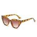 Fashionable tortoise shell cat eye sunglasses with brown gradient lenses and rivets - 2112 / Leopard Frame Gradient Brown Lens