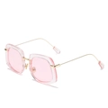Lunettes de soleil carrées oversize avec monture rose translucide et branches dorées - Monture Rose / Verres Roses