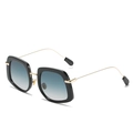 Modische quadratische Sonnenbrille mit goldenem Metallrahmen und blauen Verlaufsgläsern - Schwarzer Rahmen Grüne Gläser