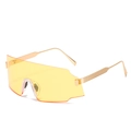 Überdimensionale gelbe Radsport-Sonnenbrille mit goldfarbenen, strukturierten Metallbügeln - Goldener Rahmen Ozeangelb