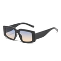 Lunettes de soleil carrees noires avec verres degrades bleu-orange et monture epaisse - En stock / Lunettes à verres bleu et jaune monture noire standard
