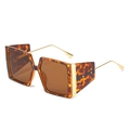 Square tortoiseshell sunglasses with brown lenses and slim golden metal temples - Leopard Frame Brown Lens