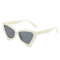 Occhiali da sole cat-eye crema alla moda con lenti grigie e dettagli in metallo oro - Montatura Bianca Lenti Grigie