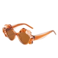 Retro-Sonnenbrille in Bernstein mit facettiertem Rahmen und orangefarbenen Gläsern - Tee Rahmen Tee Gläser