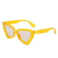 Occhiali da sole triangolari stile cat-eye con montatura gialla trasparente - Montatura Gialla Lenti Grigie