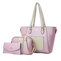 Dreiteiliges Taschenset aus rosa und beige PU-Leder mit goldener Hardware auf weißem Grund - Tote Umhängetasche Und Beutel Set / Rosa