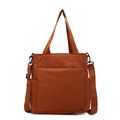 Bolso tote informal de nailon naranja oscuro con correa ajustable y bolsillos amplios - Marrón