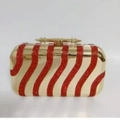 Elegante borsa a mano in acrilico dorato con strisce glitterate rosse e chiusura - Rosso