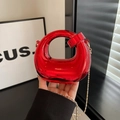 Moderne leuchtend rote skulpturale Acryl-Abendtasche mit goldener Kette für Damen - Rot